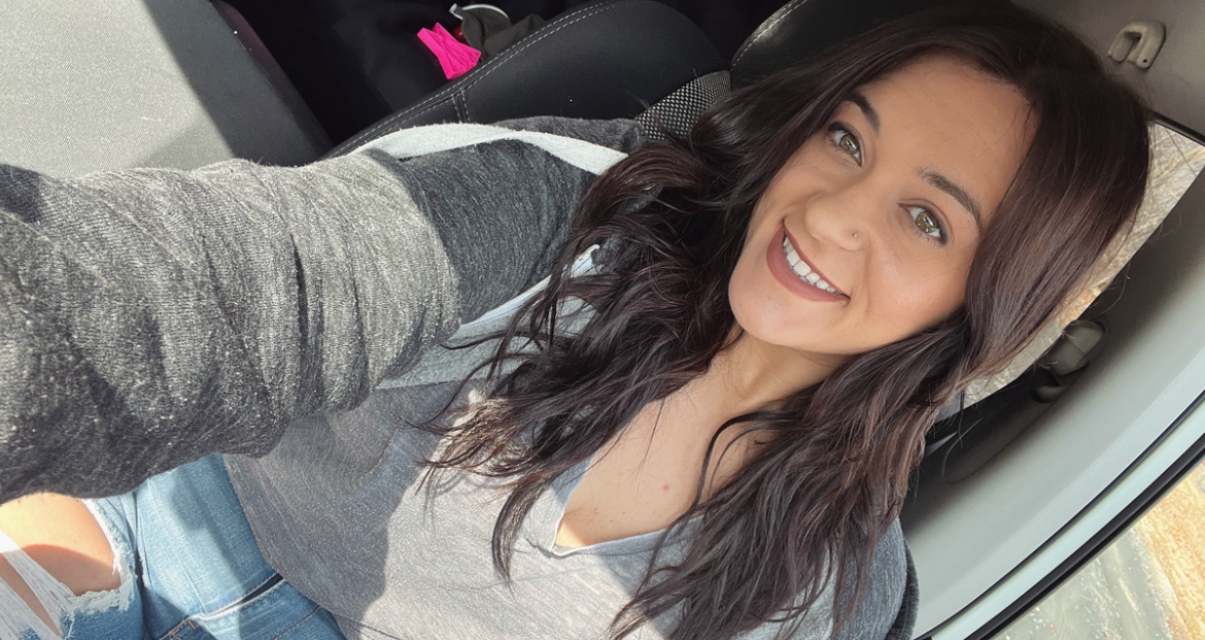 Alessandra Simms – Cosmetologist